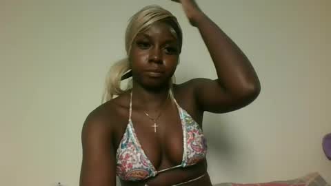 Snapshot of sexykitten200 chatting on June 17, 2026, 8:32 pm SexyKitty online show from June 17, 2026, 8:32 pm