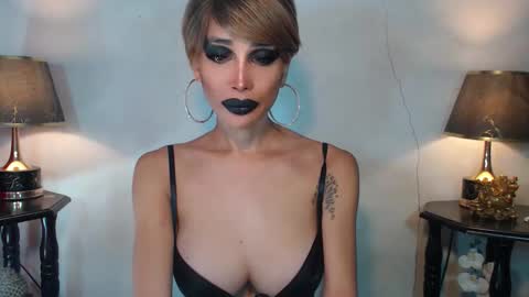 Queen Sofia online show from May 11, 2026, 1:55 am