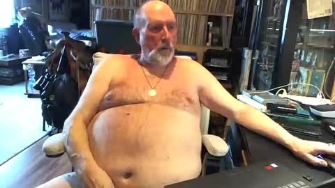 Grizz Lee Bear online show from April 2, 2026, 5:38 am