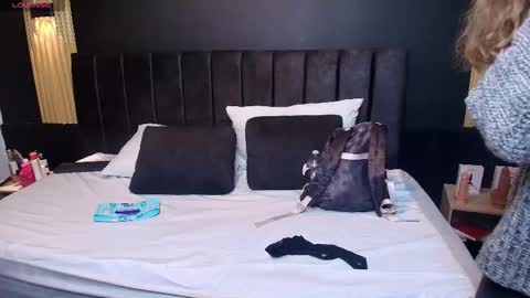 R A C H E L online show from October 1, 2025, 12:00 pm