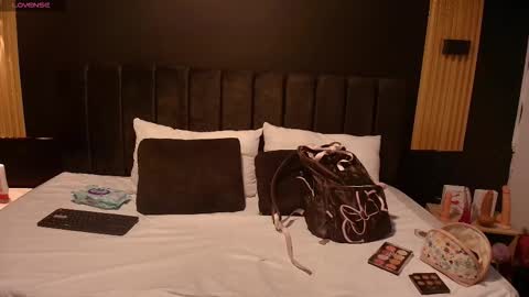 R A C H E L online show from October 5, 2025, 11:41 am