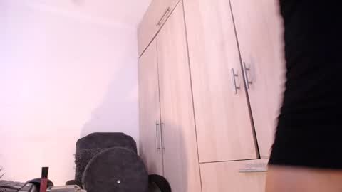 Snapshot of sexyshemale4uxxx chatting on December 4, 2024, 6:33 am online show from December 4, 2024, 6:33 am