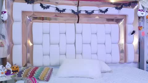 Kendall online show from October 11, 2025, 12:26 pm