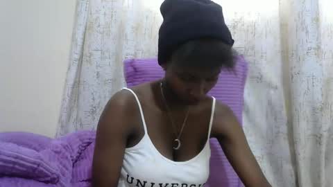 Snapshot of sexytinyy chatting on December 17, 2025, 10:32 am maria online show from December 17, 2025, 10:32 am