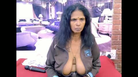 Snapshot of sexyva4u2luv chatting on July 2, 2026, 5:35 am sexyva4u2luv online show from July 2, 2026, 5:35 am