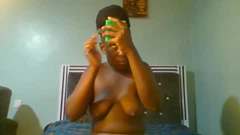 VIVIAN online show from March 5, 2025, 6:33 am