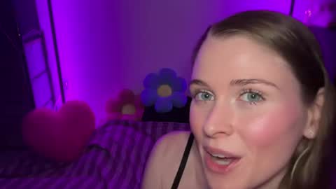 shadebabe online show from June 15, 2026, 4:36 am