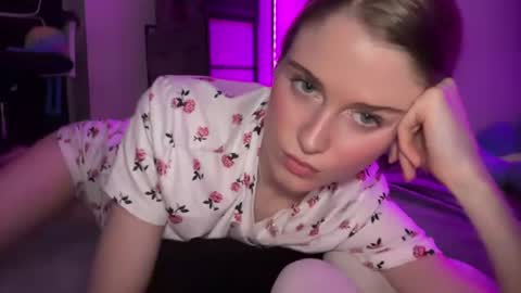 shadebabe online show from July 18, 2026, 7:01 am