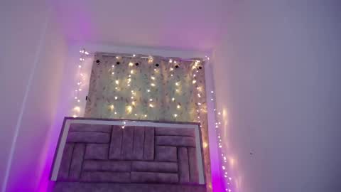 shaily_v online show from December 1, 2025, 7:41 pm