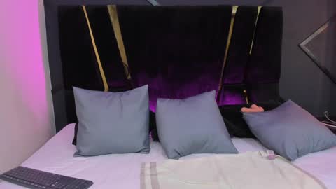 Shaina Vasquez online show from January 22, 2025, 4:23 am