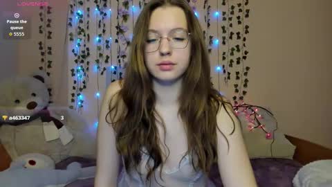 Vivian online show from October 10, 2025, 3:33 pm