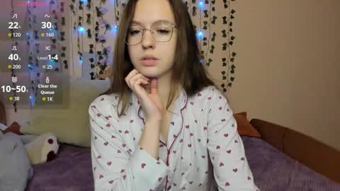 Vivian online show from October 19, 2025, 3:34 pm