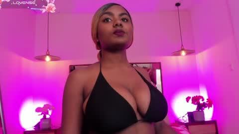 Snapshot of shalom_brown chatting on June 24, 2026, 4:22 am shalom_brown online show from June 24, 2026, 4:22 am