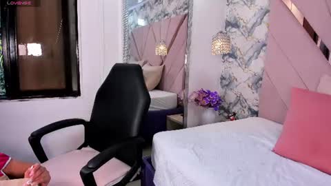 Snapshot of shamara_thomson chatting on June 16, 2026, 10:23 pm Shamara Thomson online show from June 16, 2026, 10:23 pm
