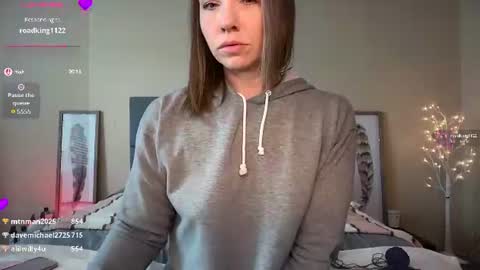 Snapshot of shameless_shalynn chatting on June 8, 2026, 4:18 pm Shalynn online show from June 8, 2026, 4:18 pm