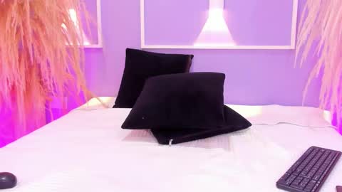 J E S S I C A  online show from December 5, 2025, 12:19 am