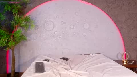 Shanel online show from April 21, 2026, 10:34 pm