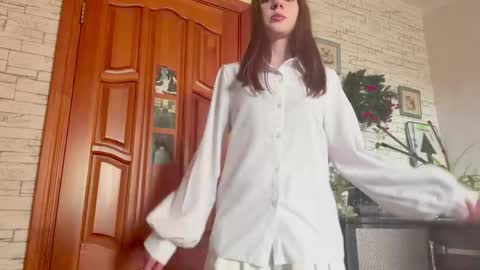 Snapshot of shannabamforth chatting on May 23, 2026, 12:31 pm Elina online show from May 23, 2026, 12:31 pm