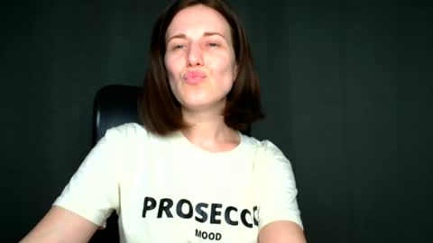 Snapshot of shannen_sweet chatting on May 31, 2026, 8:10 am Shannen online show from May 31, 2026, 8:10 am