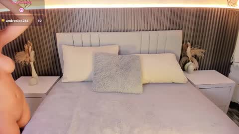 SHANON online show from September 25, 2025, 7:28 pm