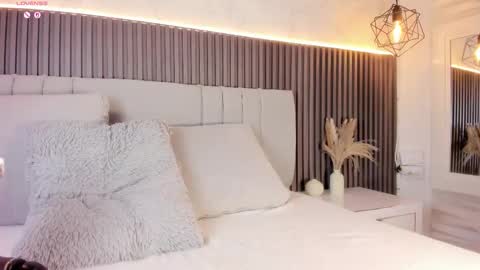 SHANON online show from November 7, 2025, 7:36 pm