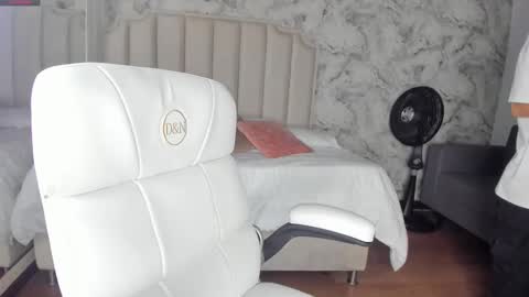 Shantal online show from November 17, 2025, 3:45 am