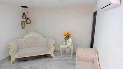 ShantallKnowles online show from April 8, 2026, 11:54 am