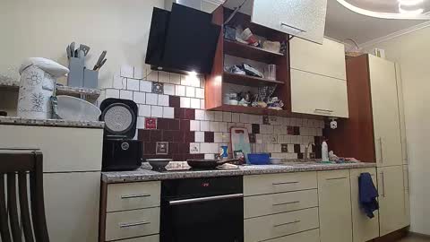 Mikki and Cadence online show from December 4, 2025, 2:04 pm