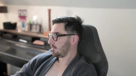 frenchy boy online show from November 8, 2025, 8:47 am