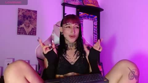 sharaross1 online show from April 18, 2026, 7:29 pm