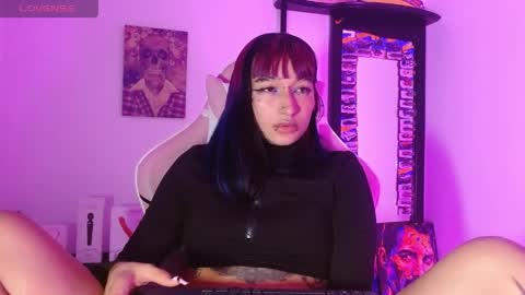 sharaross1 online show from April 22, 2026, 5:54 am