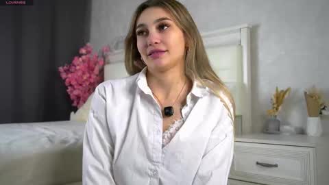 Ellysa and Mila online show from February 16, 2026, 11:39 am