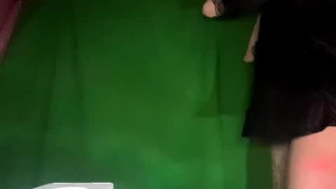 Snapshot of sharikaroitman chatting on May 17, 2026, 9:11 pm Aurora online show from May 17, 2026, 9:11 pm