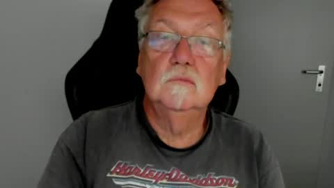 sharlots_pet online show from May 3, 2026, 4:46 pm