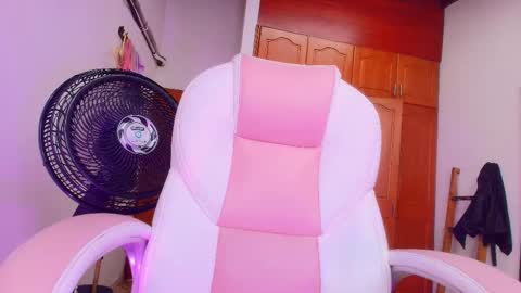 Sharlott online show from March 4, 2025, 11:51 am