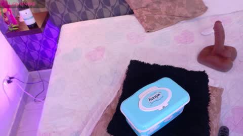 Sharom  online show from February 3, 2025, 10:00 pm