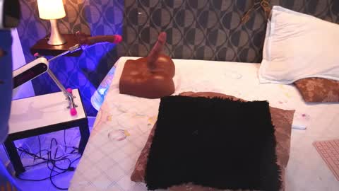 Sharom  online show from October 25, 2025, 4:13 pm