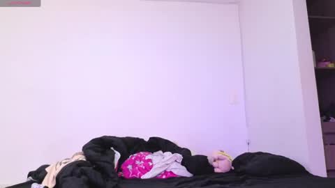 Snapshot of sharonblack_ chatting on April 16, 2026, 10:16 am kitsune online show from April 16, 2026, 10:16 am