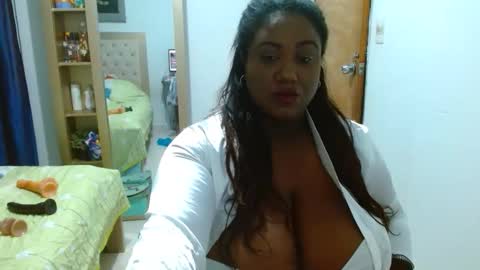 sharonevans1 online show from November 22, 2025, 4:11 am