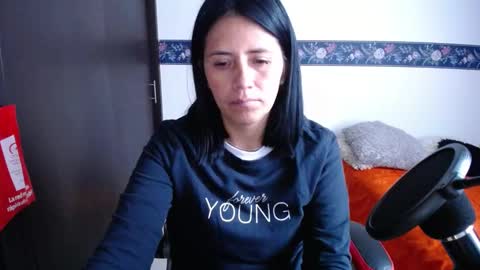 Snapshot of sharoon__cherry_ chatting on October 8, 2025, 11:52 am sharon online show from October 8, 2025, 11:52 am