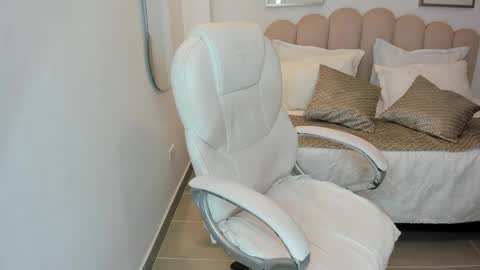 shary_leon_ online show from May 10, 2026, 2:11 pm