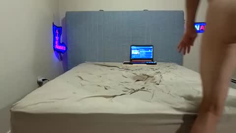 Snapshot of shave_deeez chatting on November 22, 2025, 11:26 pm shave deeez online show from November 22, 2025, 11:26 pm