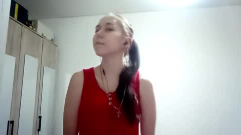 Annette online show from December 4, 2025, 11:41 am