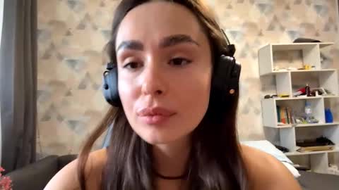 May online show from October 14, 2025, 7:20 am