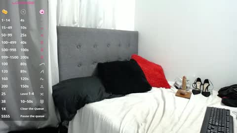 shayla_10 online show from October 5, 2025, 10:51 pm