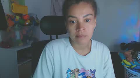 Snapshot of shayna_cute chatting on September 26, 2025, 11:53 pm Shayna online show from September 26, 2025, 11:53 pm