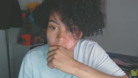 Snapshot of shayna_cute chatting on October 21, 2025, 1:50 am Shayna online show from October 21, 2025, 1:50 am