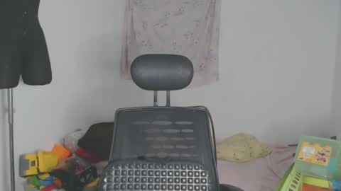 Snapshot of shayna_cute chatting on November 16, 2025, 1:44 am Shayna online show from November 16, 2025, 1:44 am