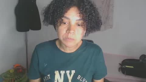 Snapshot of shayna_cute chatting on November 25, 2025, 5:07 am Shayna online show from November 25, 2025, 5:07 am