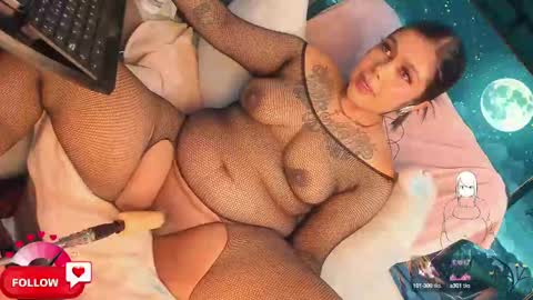 INDEPENDENT MODEL  ITS JUST YOU  ME online show from February 19, 2025, 5:49 am